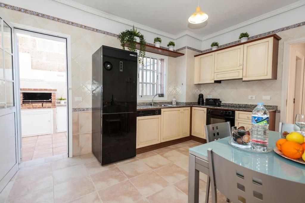Villa Vanesa Luxury Private Villa With A Heated Pool, 4 Bedrooms And 4 Bathrooms Costa Adeje  Eksteriør bilde